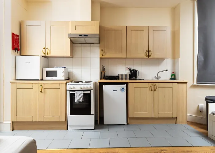 Very Large Studio On Finchley Road 11